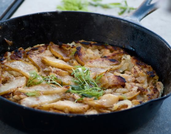 Post image for Savory Pear, Fennel and Chicken Tarte Tatin