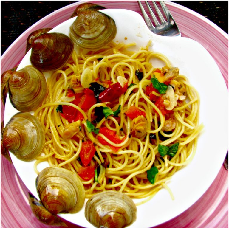 Cesar Benelli’s Spaghetti with White Clam Sauce, and How to Cook with Fresh Clams