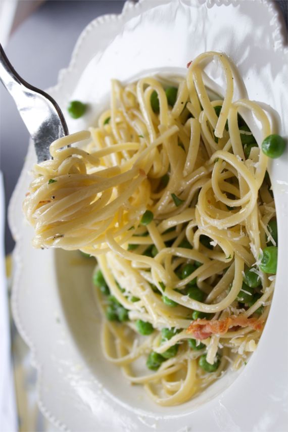 Ten Minute Buttery Spaghetti with Peas & Bacon - Spinach Tiger