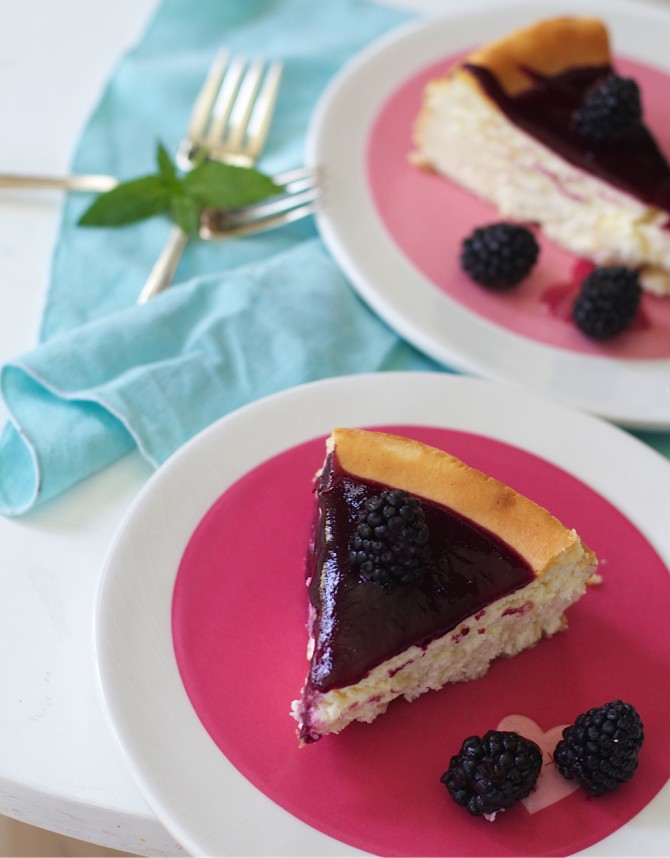 How to Make a Cheesecake and Blackberry Sauce Recipe