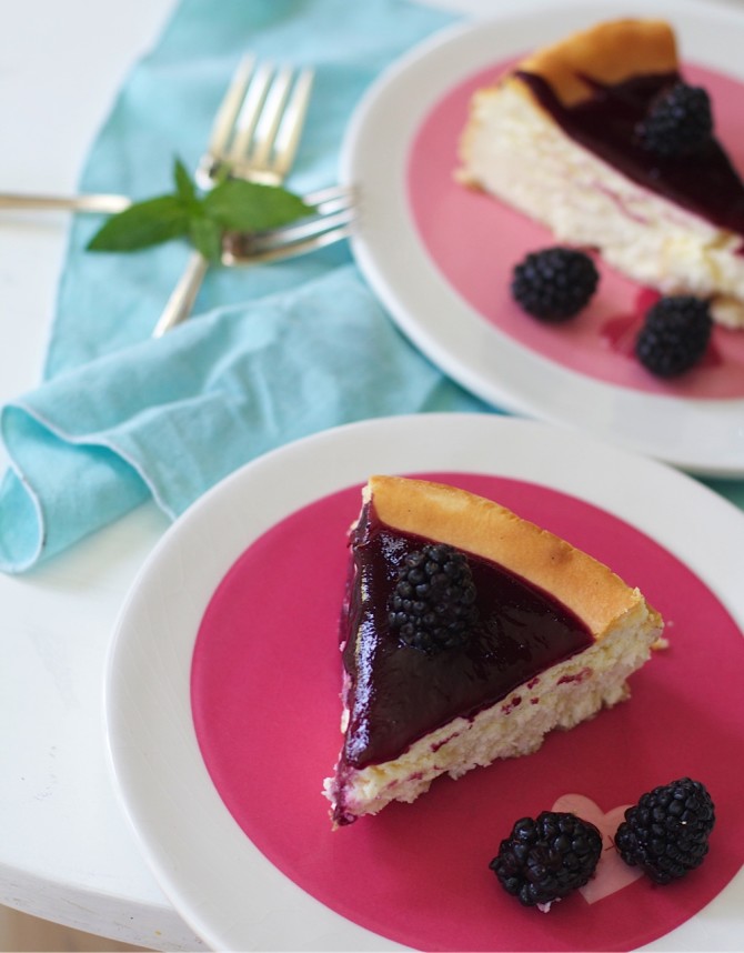 How to Make a Cheesecake and Blackberry Sauce Recipe - Spinach Tiger