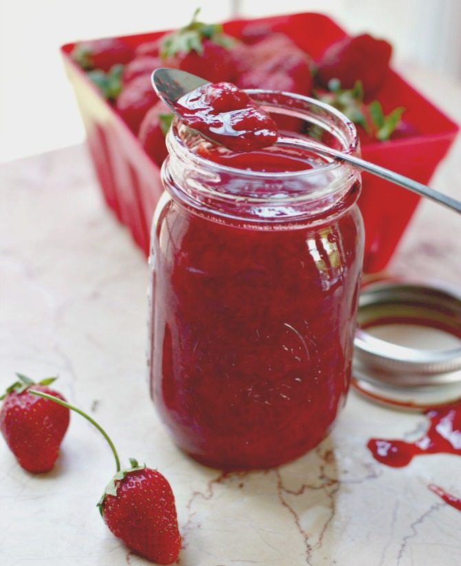 How to Make Strawberry Sauce with Sugar Free Option
