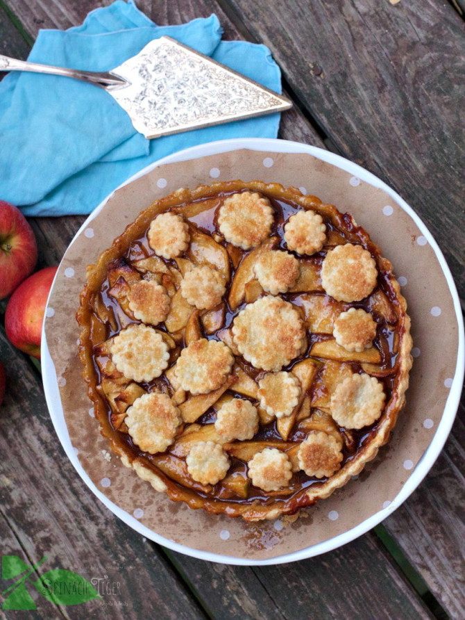 Best apple desserts: Caramelized Apple Pie with decorative pie crust from Spinach Tiger