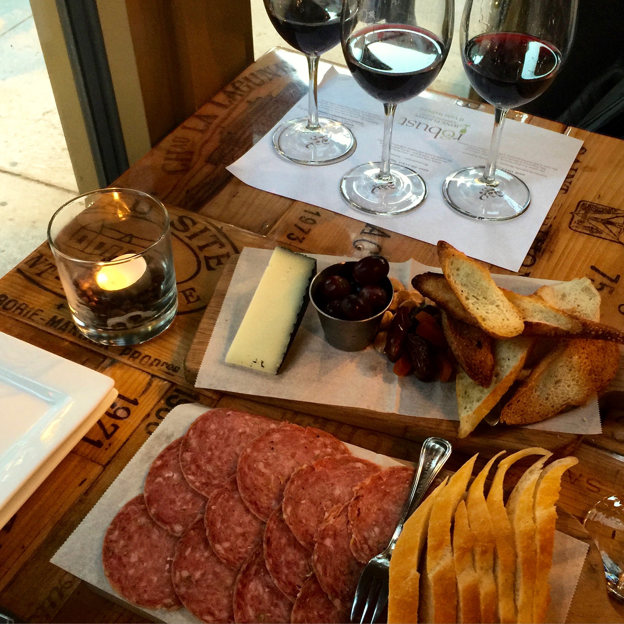 Robust Wine Bar in St. Louis by Spinach Tiger