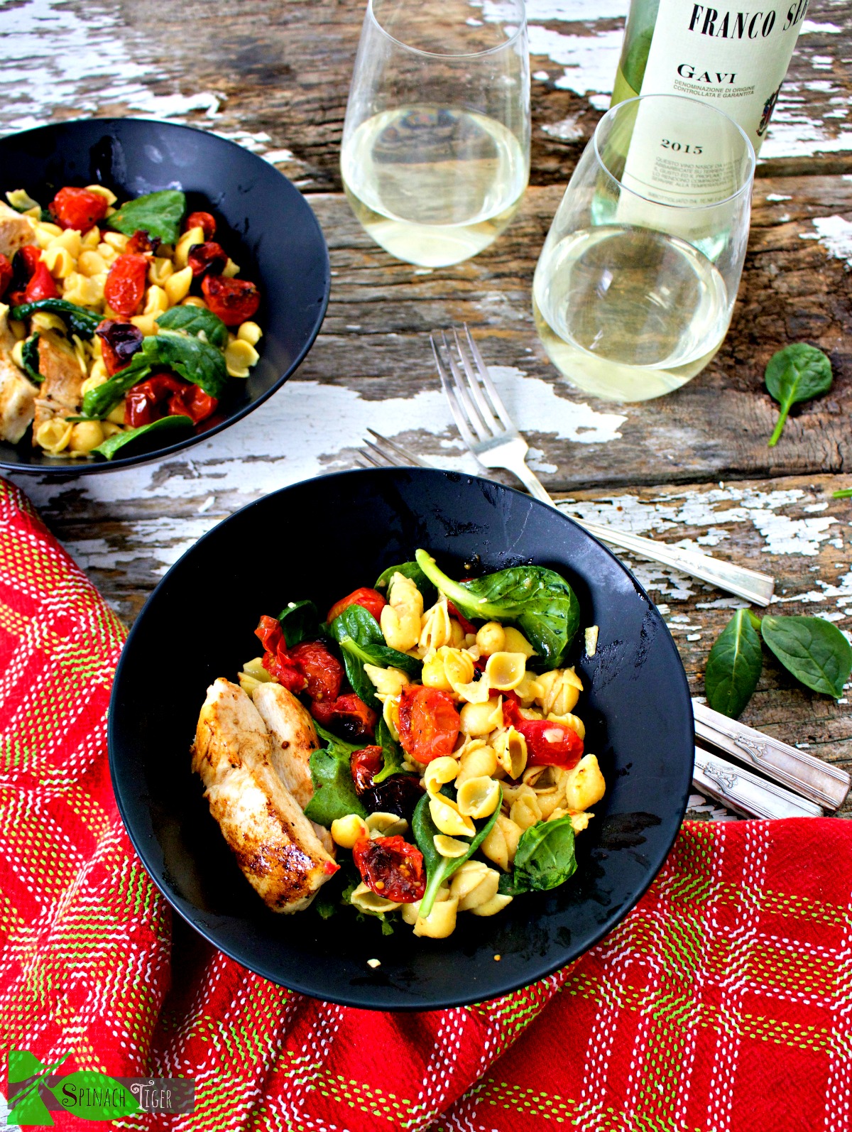 Healthy Chicken Pasta Shells with Roasted Tomatoes from Spinach Tiger