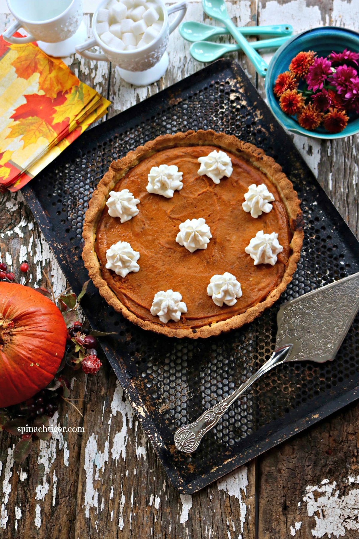 How to Make low carb pumpkin pie with almond flour pie crust from Spinach Tiger
