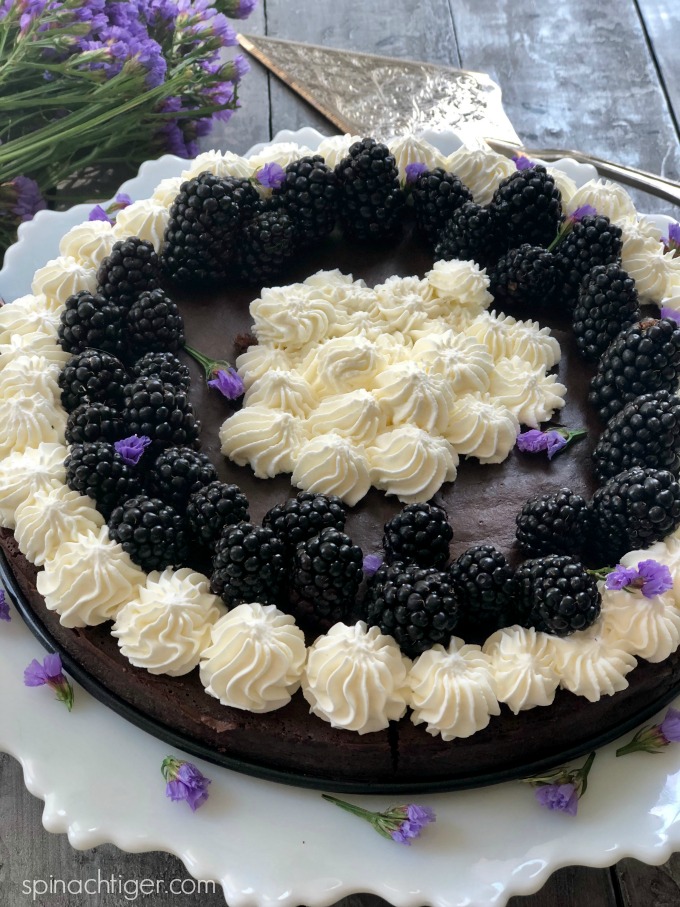 Low Carb Flourless Chocolate Cake with Blackberries from Spinach Tiger