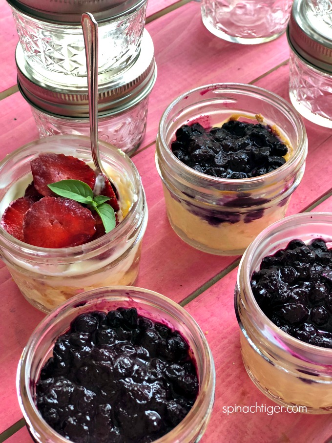 Low Carb Crustless Cheesecake in Jars from Spinach Tiger