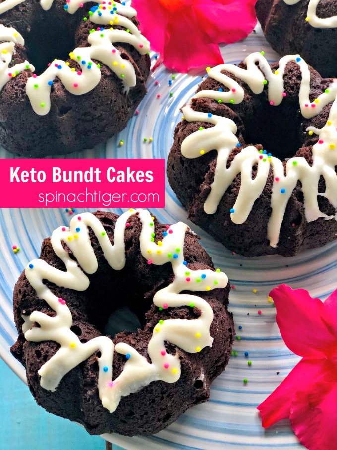 Keto Chocolate Bundt Cakes from #spinachtiger #coconutflourcake #ketocake #ketobundtcake #glutenfreecake #glutenfeechocolatecake