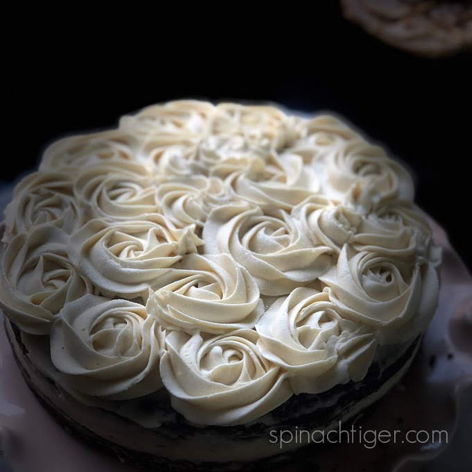 Low Carb Vanilla Buttercream Frosting