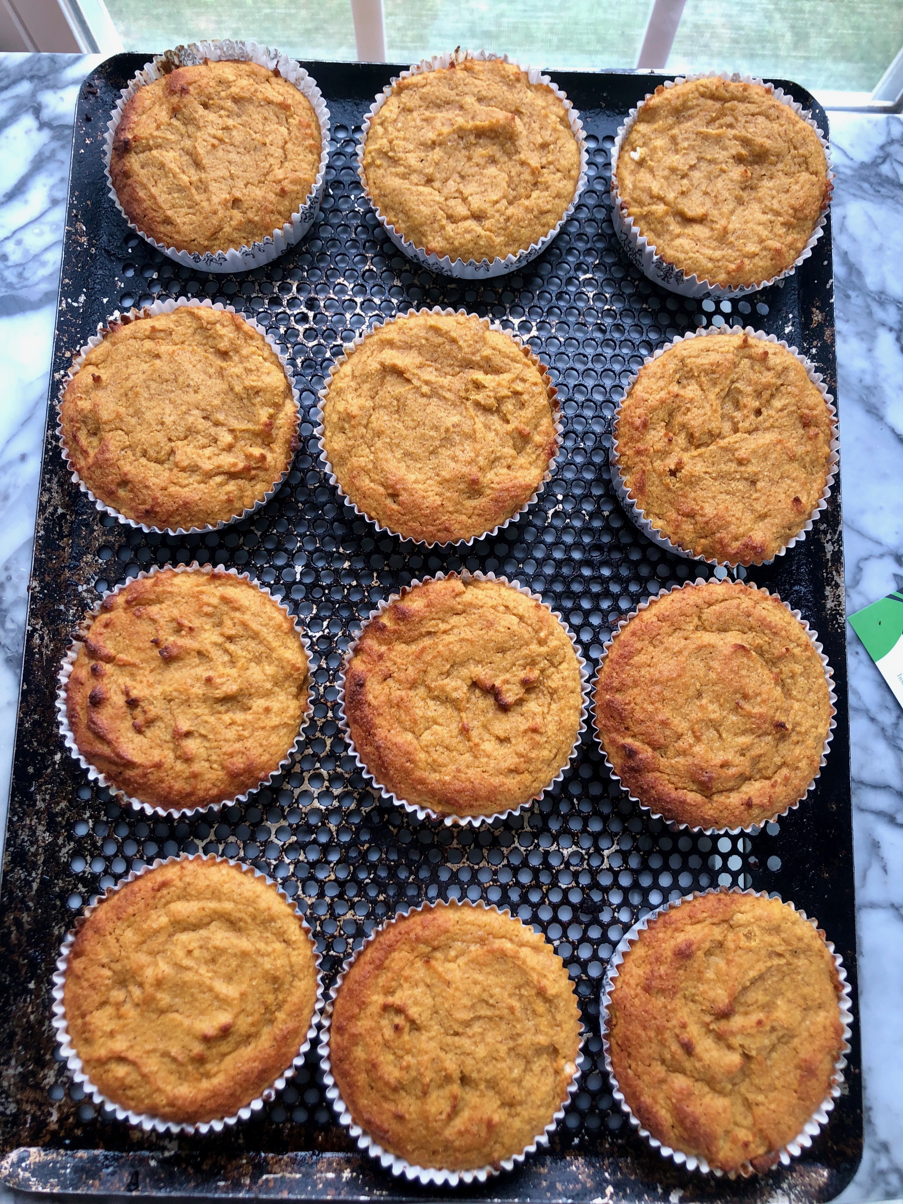 Keto Pumpkin Cupcakes from Spinach Tiger