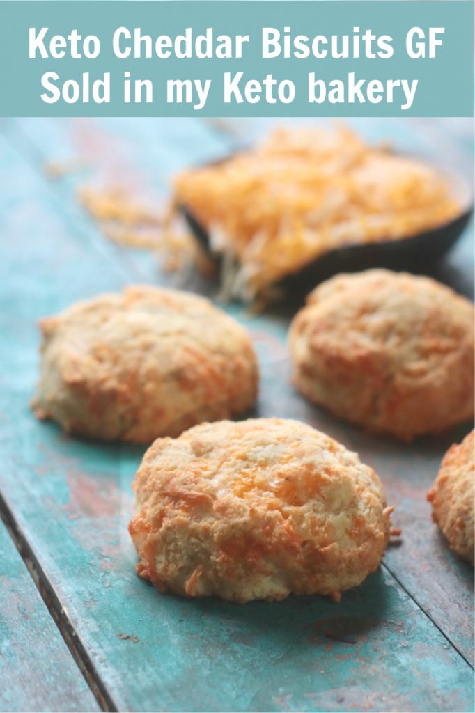 Keto Cheddar Bay Biscuits from Spinach Tiger