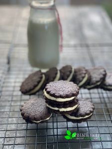 Keto Oreo with Milk