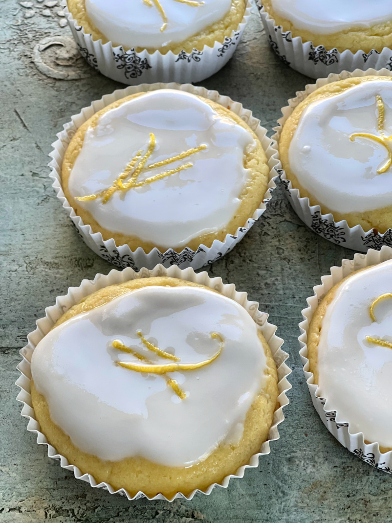 Keto Lemon Ice Muffin wiht Lemon Glaze
