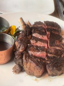 Ribeyes Stak bone in